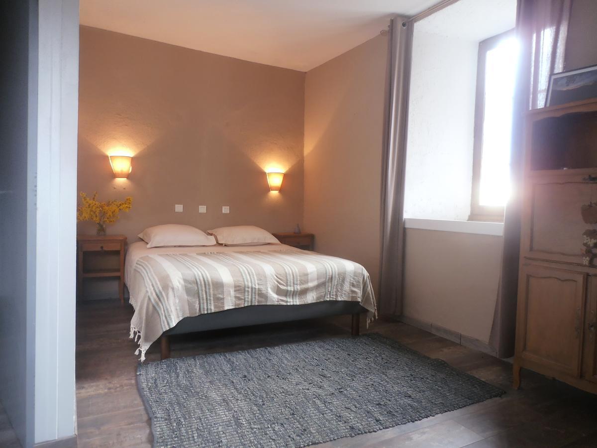La Vallee De Gaia Bed & Breakfast Saint-Hilaire-de-Lavit ภายนอก รูปภาพ